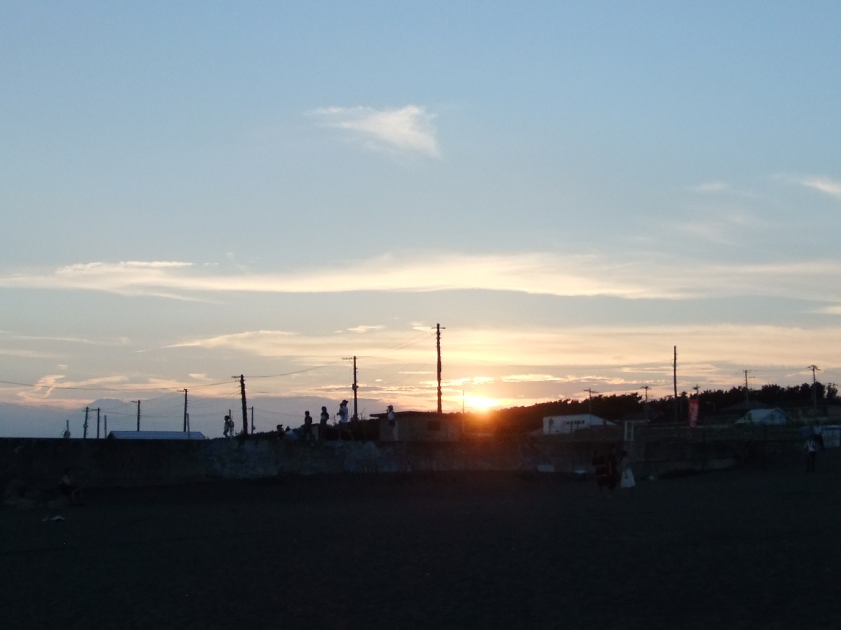 サザンビーチで夕涼み(サザン.フエスタ)_b0137932_2257314.jpg