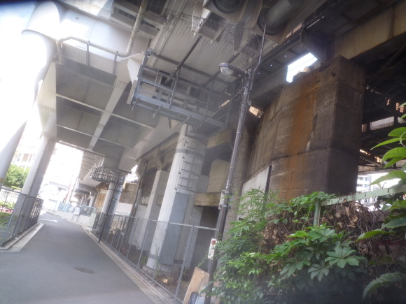 地下鉄とJR_b0217741_16385409.jpg