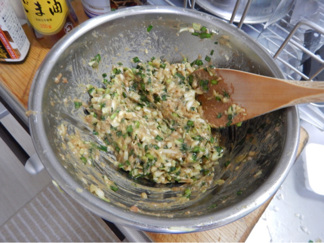 餃子のヒダの数は作り手の愛！ その6。_b0136045_08325195.jpg