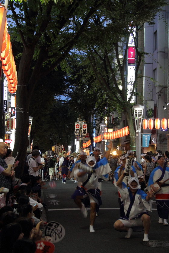 お祭りが始まる頃_b0190710_2127531.jpg
