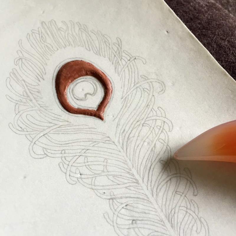 孔雀の羽の絵を羊皮紙に描く ギルディング 風の家便り 孔雀の羽の絵を羊皮紙に描く ギルディング 風の家便り