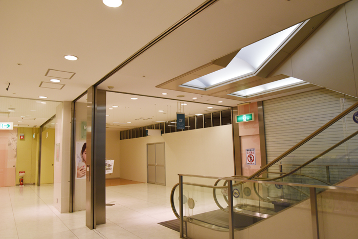 シャッター商店街ならぬシャッター駅ビル!営業中なのにほとんど店なし。栃木小山駅ビルロブレがヤバい!_e0171573_21284230.jpg