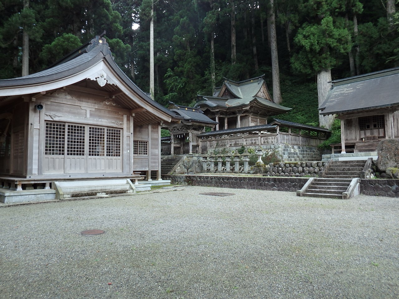 『郡上市美並町の星宮神社から矢納ヶ淵へ』_d0054276_19401870.jpg