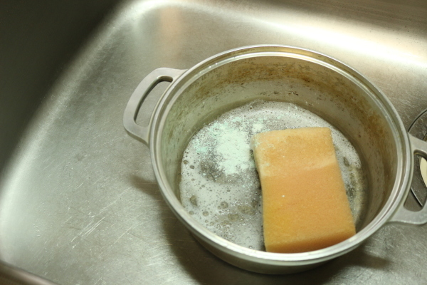 アルミ製の無水鍋の黒ずみを落とす_f0354014_12150251.jpg