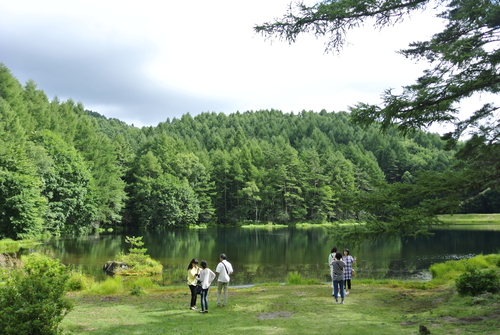 御射鹿池のすぐ隣が明治温泉だったのだ。_d0170835_5114876.jpg