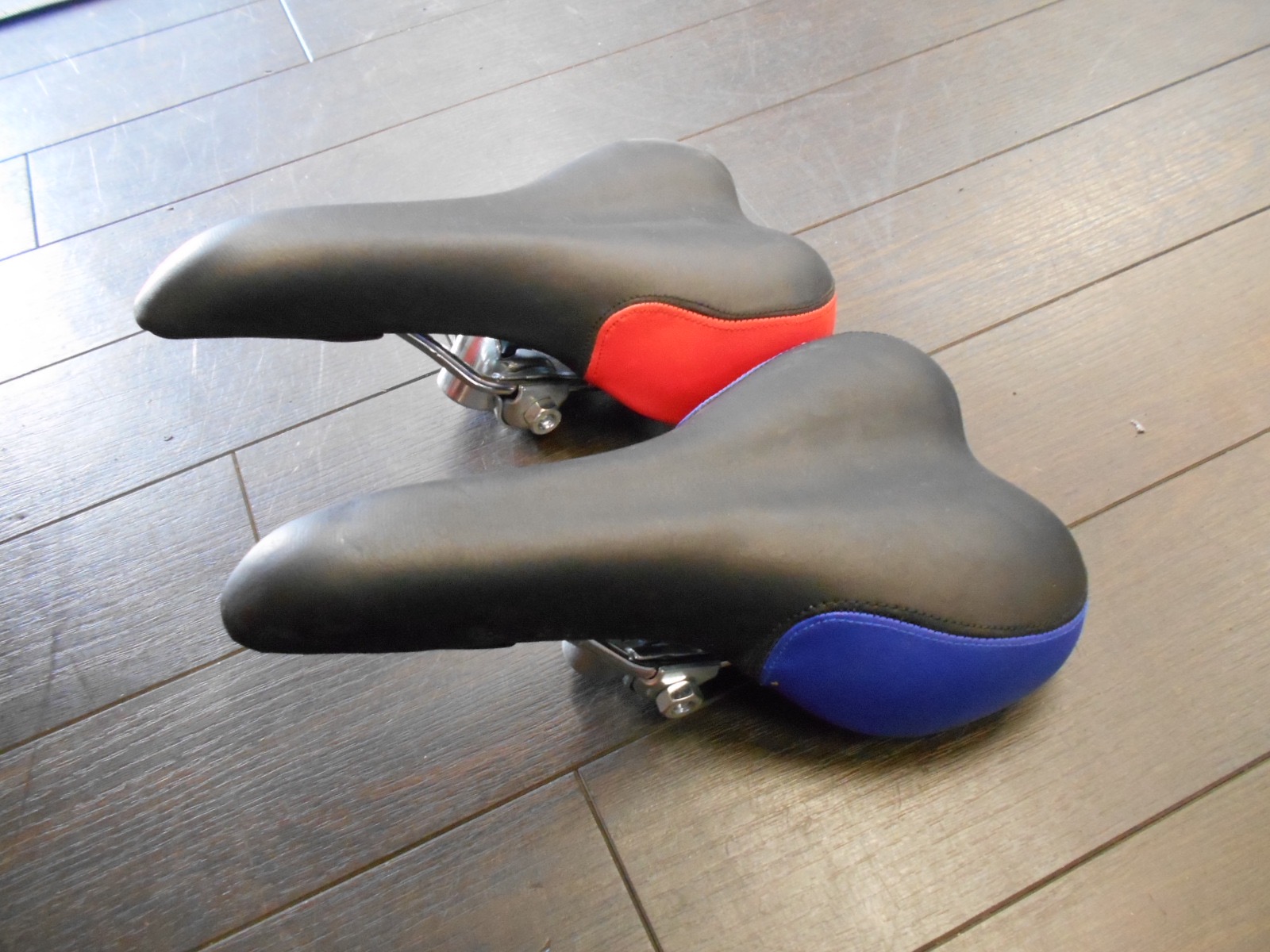 特価の補修用サドルが入荷です_b0189682_16342688.jpg