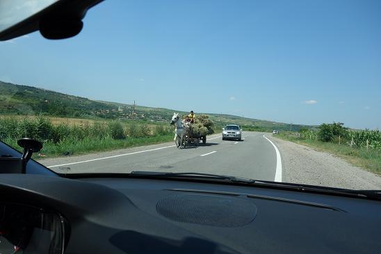 ルーマニアは馬車が大活躍する国でした！_b0129725_11354906.jpg