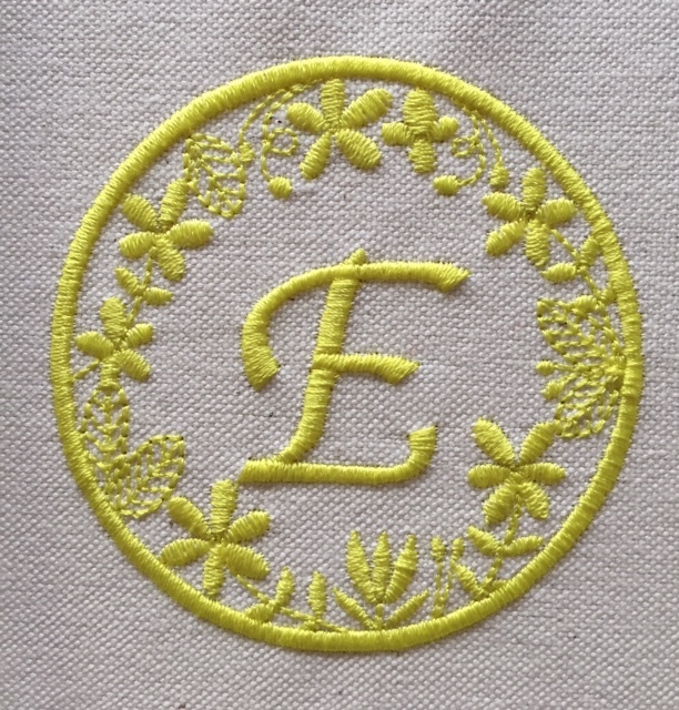 イニシャル刺繍制作中♪ : ミシン刺繍オリジナルデータ制作
