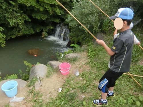 貸し切りバスで鳥海高原家族旅行村！！魚釣り、おもしろい！！！_c0342050_22311884.jpg