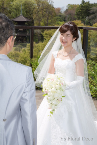 カップ咲のバラのキャスケードブーケ ホテル椿山荘さんへ_b0113510_15174990.jpg