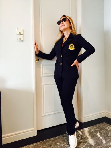 【美品】REGINA ROMANTICO レジーナロマンティコ　ネイビースーツ ポイントアップ28日明日まで‼️ ♾無限大に魅力あるINFINITY