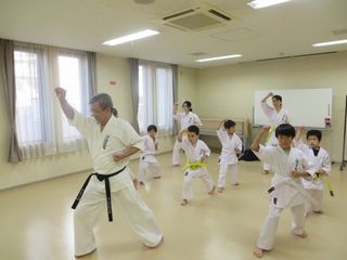 土曜日空手 YC琴似教室・宮の沢教室・八軒教室・麻生道場_c0118332_22423411.jpg