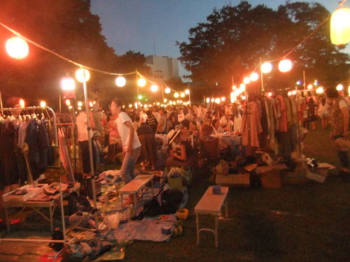 夜市で夕涼み..._b0137932_20211079.jpg