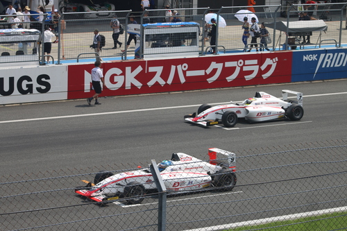 FIA-F4　第５戦、第９戦、第１０戦、拓也君（山形大学工学部物質化学工学科３年）が出場・５_c0075701_6575233.jpg