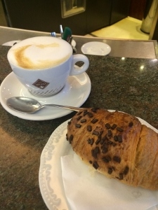 2016年イタリア ミラノで朝食_a0059035_22053126.jpg