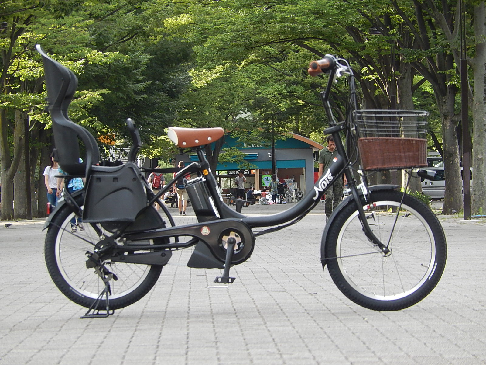 8月8日 渋谷 原宿 の自転車屋 FLAME bike前です_e0188759_1934178.jpg