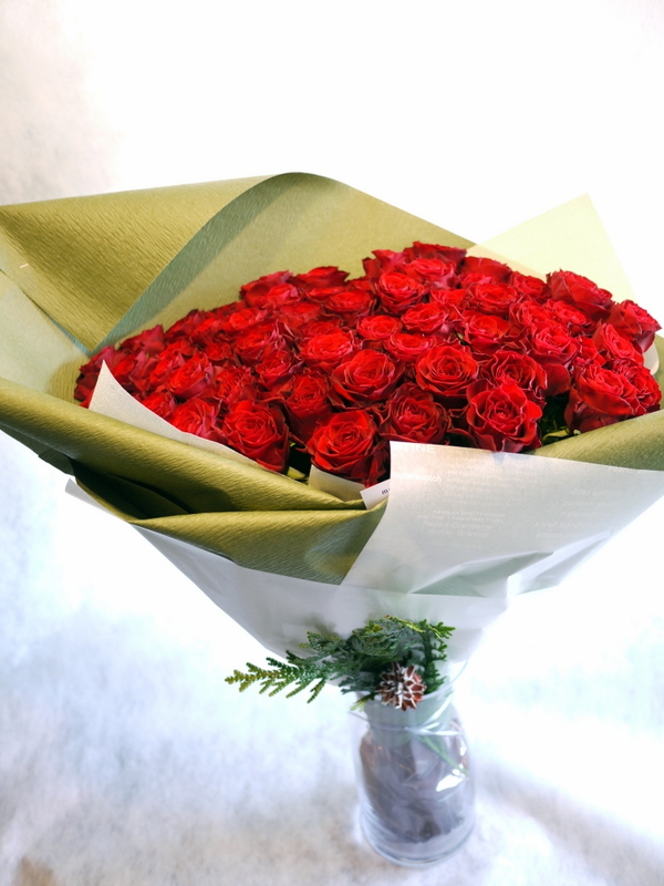 60回目のお誕生日の女性へ 赤バラ アマダ 60本の花束 南1西7のお店へお届け 札幌 花屋 Mell Flowers