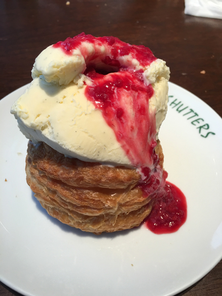 スペアリブとアップルパイアラモードがうまい!SHUTTERS・自由が丘店_e0171573_20354454.jpg