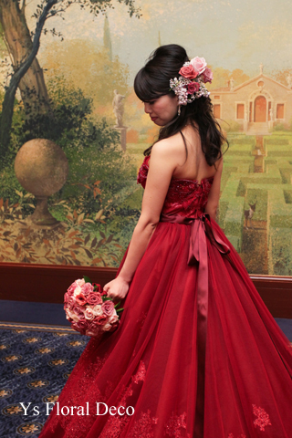 赤いドレスにあわせるピンクのブーケ Ys Floral Deco Blog