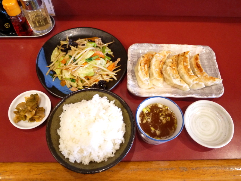 肉やさい炒め＆焼き餃子　【茅ヶ崎　まんぷく亭】_b0153224_8252418.jpg