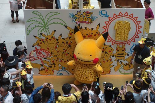 みなとみらいに、ピカチュウ大量発生_e0080345_15544568.jpg