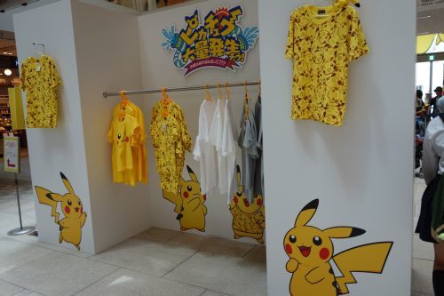 みなとみらいに、ピカチュウ大量発生_e0080345_15551328.jpg