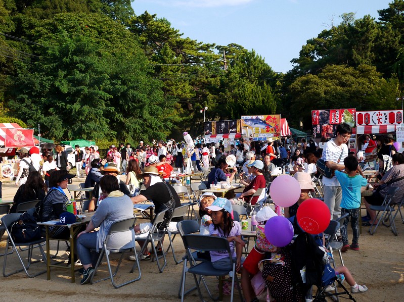 　　砂の丸広場にて_b0093754_20381435.jpg