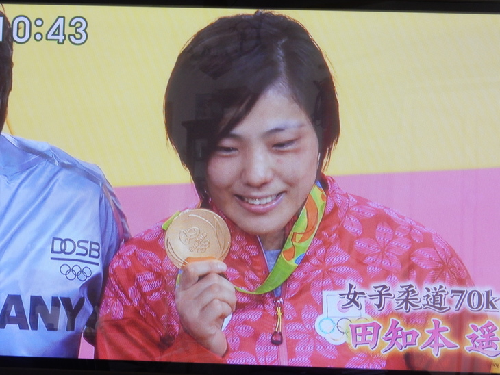 ’16,8,11(木)内村航平選手が個人でも金メダル!_f0060461_15145513.jpg