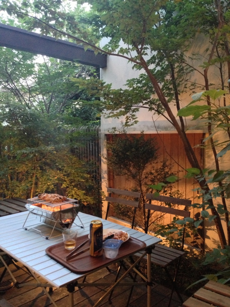 中庭でバーベキュー_c0310571_10092622.jpg
