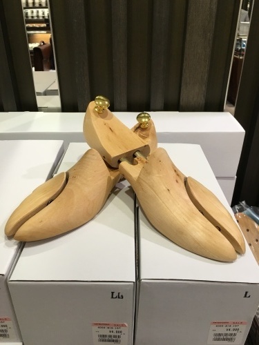 明日からセール 銀座三越メンズ ファッションバザール シューツリー4 000円 シューケアマイスター靴磨き工房 銀座三越店 明日からセール 銀座三越メンズ ファッションバザール シューツリー4 000円 シューケアマイスター靴磨き工房 銀座三越店