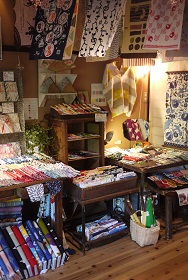 「てぬぐい展」こんな感じ。。です=篠山・ハクトヤ_f0226293_9144521.jpg