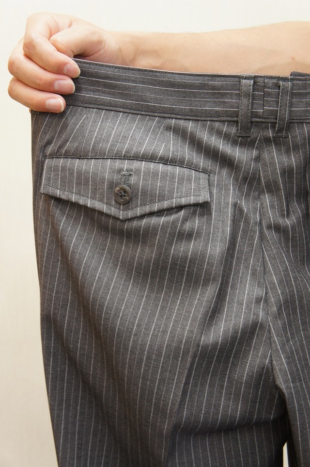 抜群の穿き心地！【LOUNGE LIZARD】【ラウンジリザード】No.6821 T/R PIN STRIPE TROUSERS [BLACK] & [GRAY]☆そして、となり。_b0108653_21445195.jpg