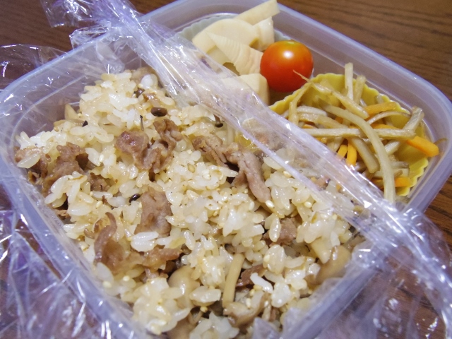 ある日のお弁当（牛肉ごはん）_b0287241_646219.jpg