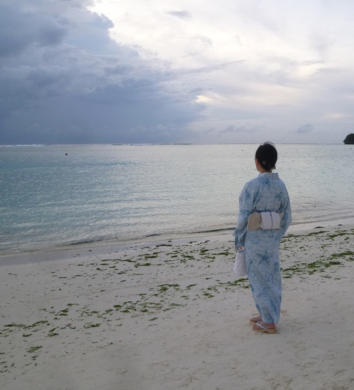 貝殻の浴衣とバッグで海辺のお散歩へ。_f0181251_9323917.jpg