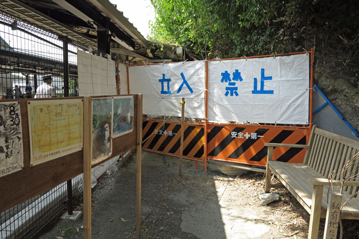 一報！緑の洞門の円覚寺側岩盤剥落：8・11_c0014967_252546.jpg