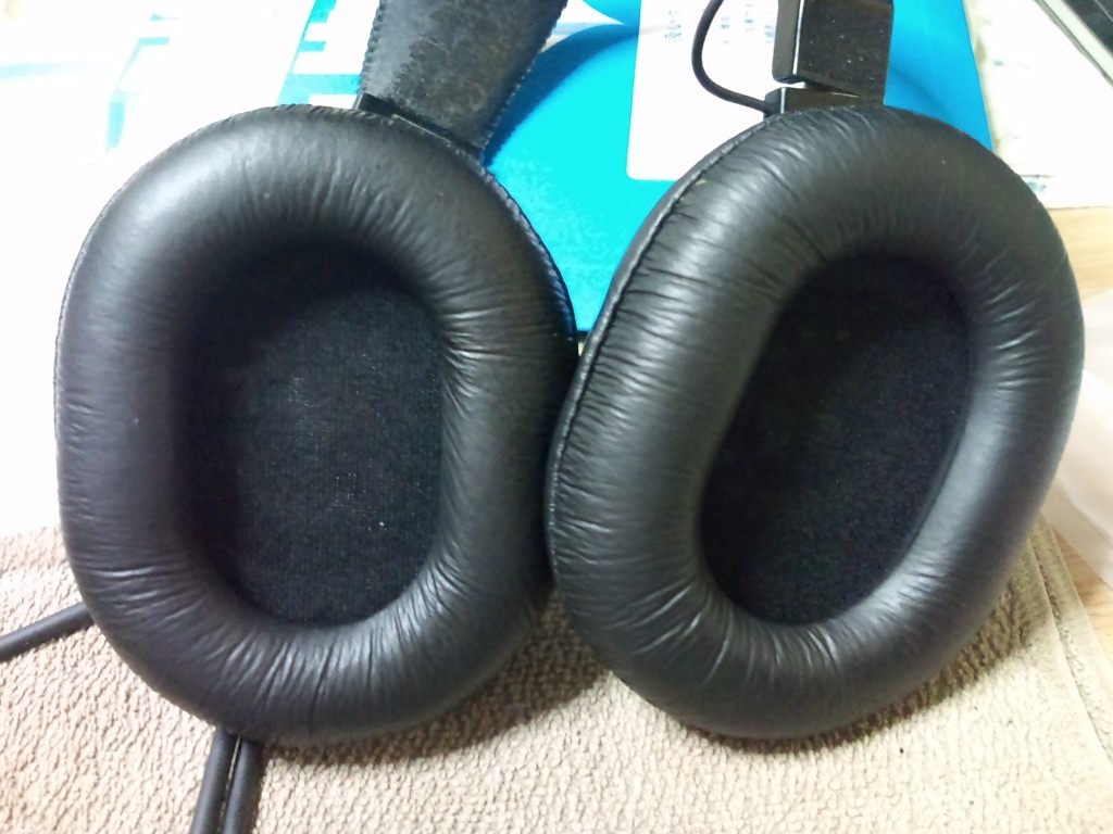 8年半ぐらい使っているヘッドホン「SONY MDR-CD900ST」の イヤーパッド を交換した。_b0003577_00264072.jpg