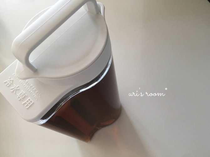 新しい麦茶ピッチャーの使い心地。それと息子の足首…それはお洒落?_a0341288_01160256.jpg