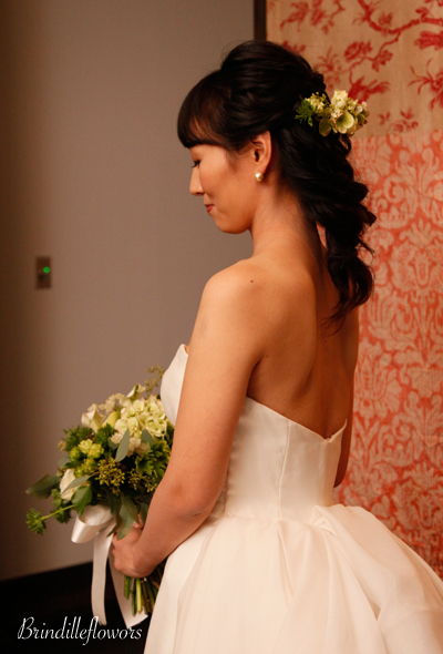 ナチュラルシックなグリーン&ホワイトWeddingブーケ＊クラシカ表参道様へお届けしました！_b0138802_00334396.jpg