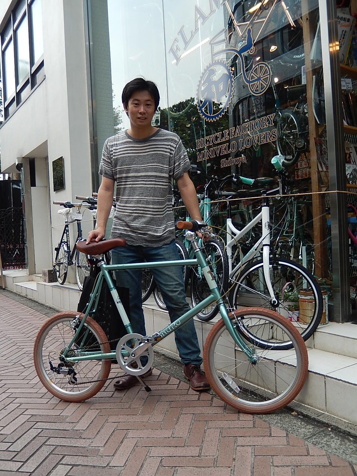 8月14日 渋谷 原宿 の自転車屋 FLAME bike前です_e0188759_19315577.jpg