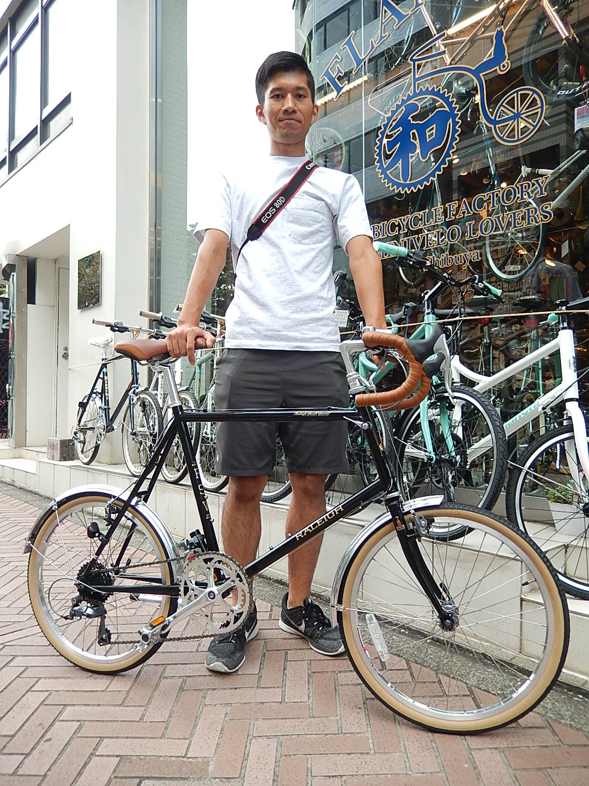 8月14日 渋谷 原宿 の自転車屋 FLAME bike前です_e0188759_1933887.jpg
