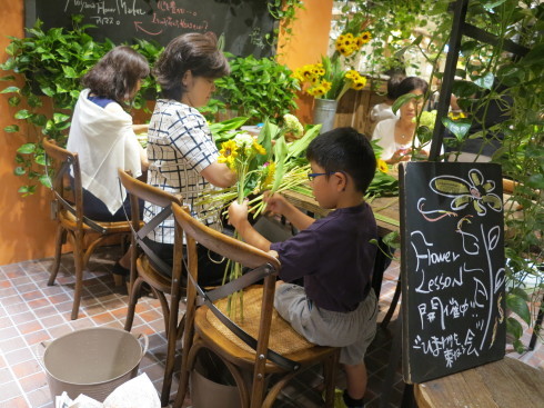 素直に、自然に花に触れる……自然と戯れる……_c0086204_15562028.jpg