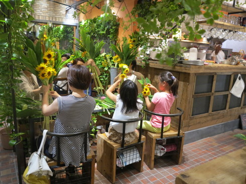 素直に、自然に花に触れる……自然と戯れる……_c0086204_15571301.jpg