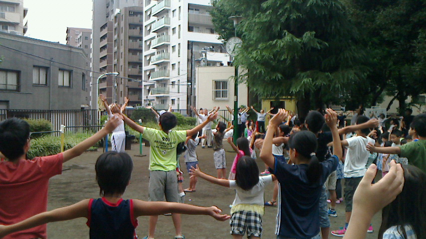 ８月　３日（水）　夏休みラジオ体操（駒込公園会場）_e0093518_8541484.jpg