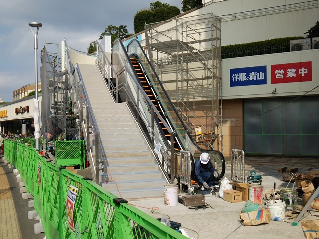津田沼駅南口 モリシアの階段とエスカレーター新設 横断歩道橋の補修 谷岡隆 たにおかたかし 習志野市議会議員 津田沼駅南口 モリシアの階段とエスカレーター新設 横断歩道橋の補修 谷岡隆 たにおかたかし 習志野市議会議員