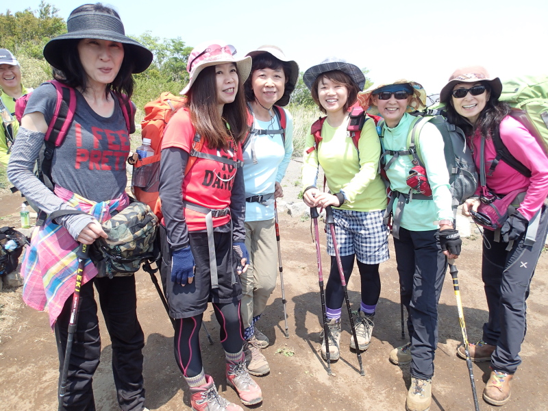 関東百名山女子会・陣馬山、明神ヶ岳、檜洞丸、高尾山ビアマウントを行く_b0190242_1622192.jpg