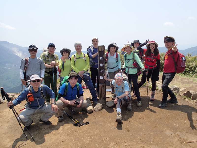 関東百名山女子会・陣馬山、明神ヶ岳、檜洞丸、高尾山ビアマウントを行く_b0190242_162287.jpg