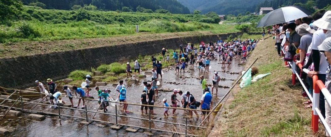 魚つかみどり大会_f0081443_2182559.jpg
