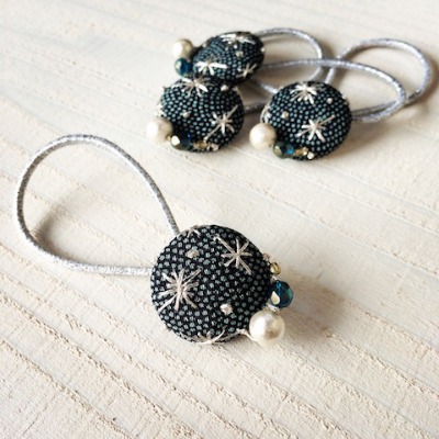 くるみボタンでヘアゴム作り 紙とえんぴつ Kamacosan 糸とビーズのアクセサリー くるみボタンでヘアゴム作り 紙とえんぴつ Kamacosan 糸とビーズのアクセサリー