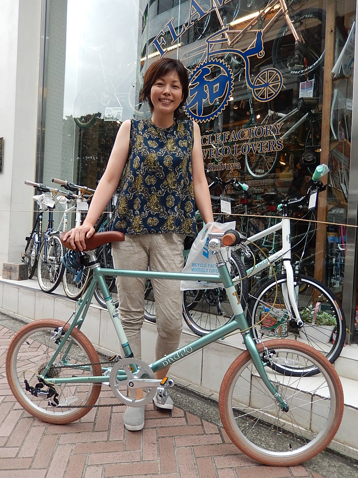 8月15日 渋谷 原宿 の自転車屋 FLAME bike前です_e0188759_19563046.jpg