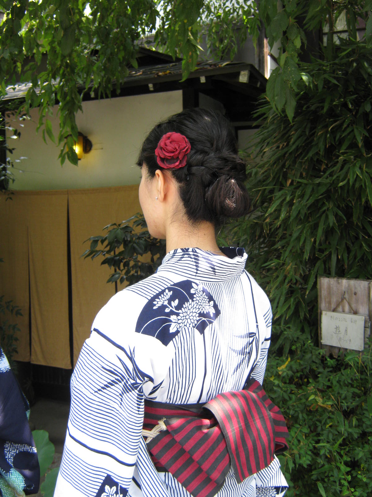 暑い嵐山です 紺色 白 スッキリ浴衣がきれい 京都嵐山 着物レンタル 遊月 徒然日記 暑い嵐山です 紺色 白 スッキリ浴衣がきれい 京都嵐山 着物レンタル 遊月 徒然日記